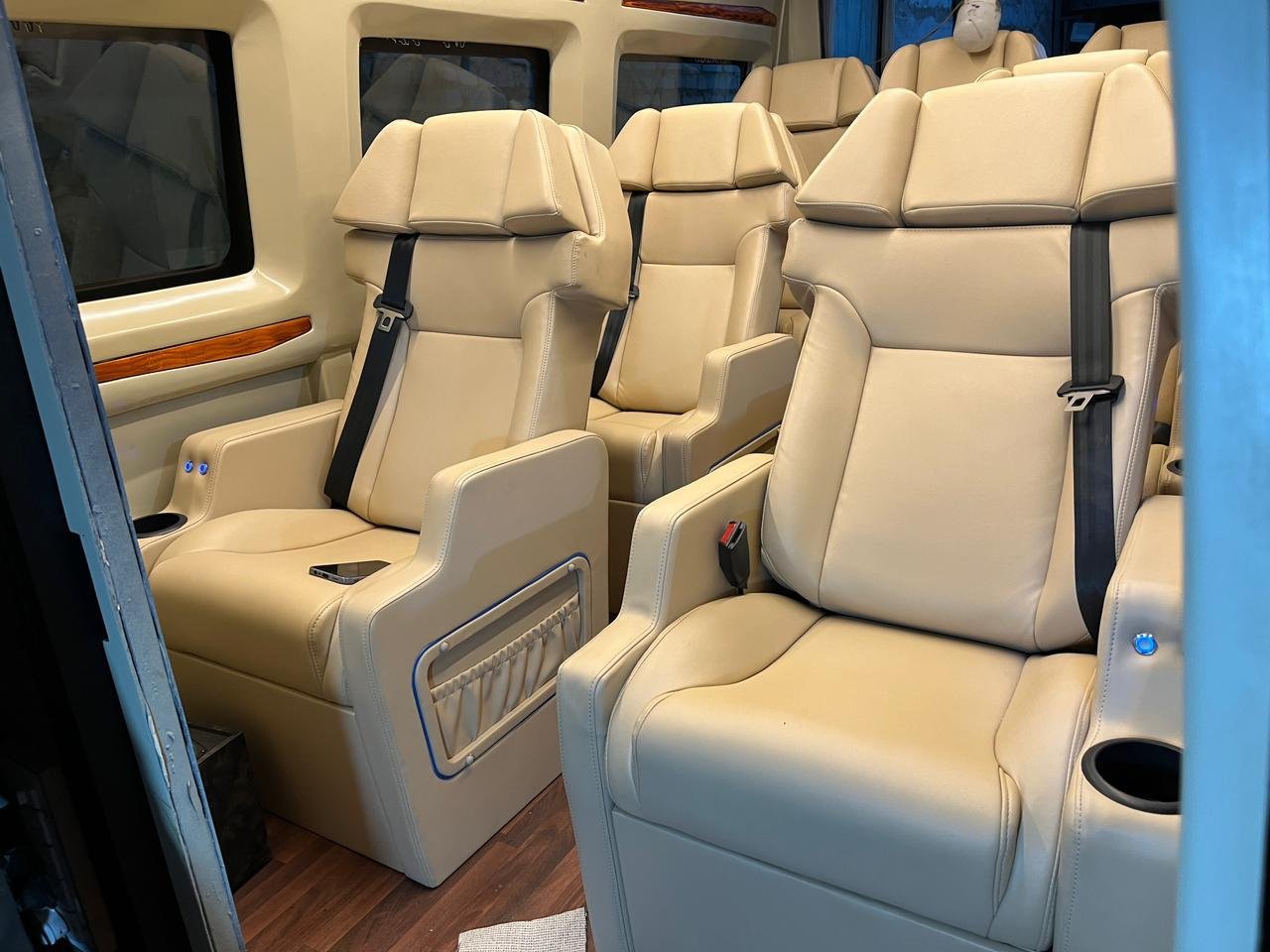 10 Seater Force Urbania Rental in Delhi