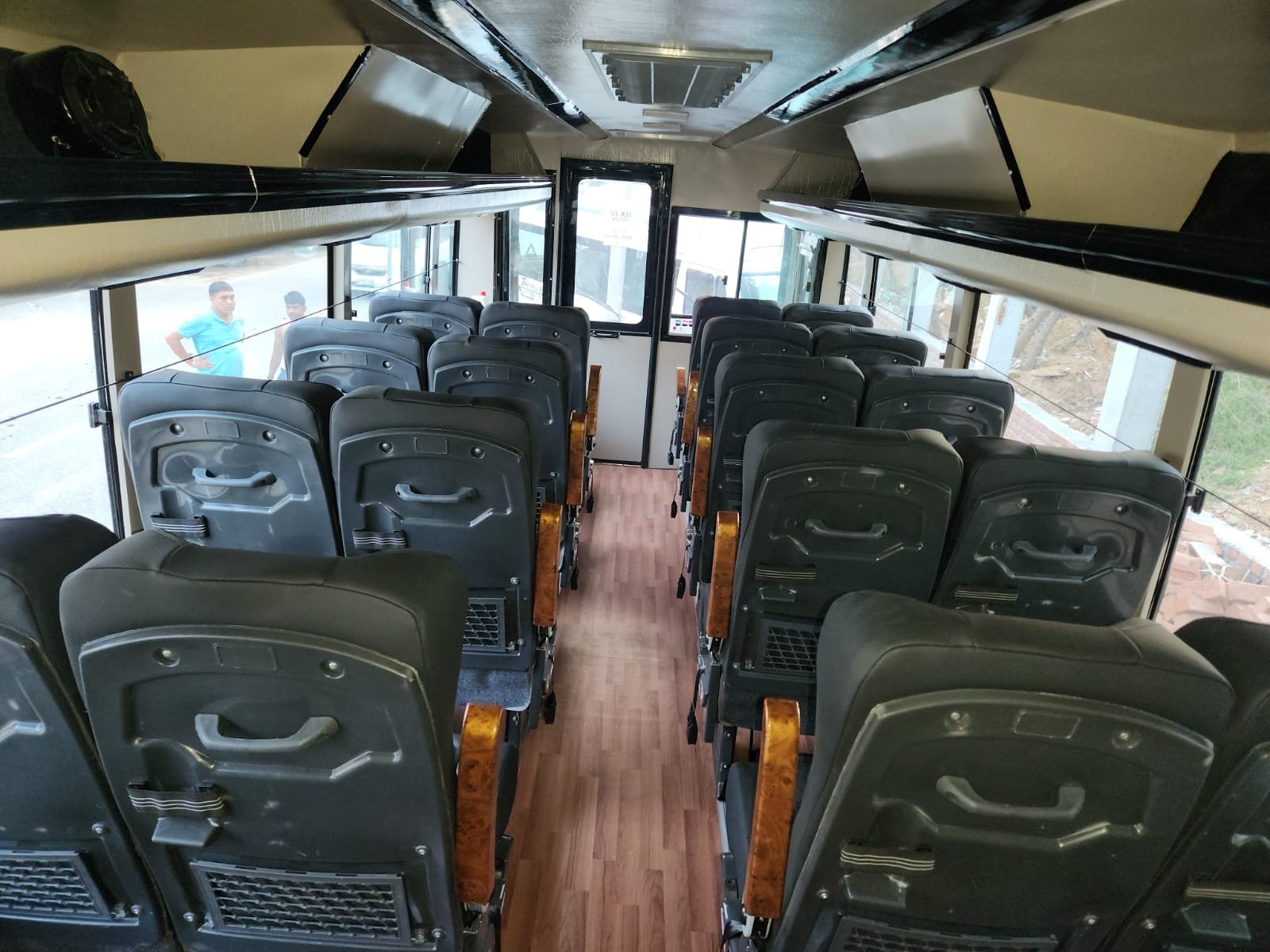 27 Seater Luxury Mini Bus In Delhi